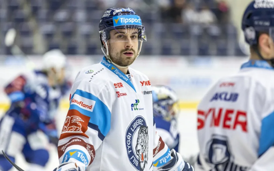 Odchovanec libereckého hokeje Dominik Hrníčko překonal rakovinu varlat. Tou ročně v Česku onemocní 500 mužů