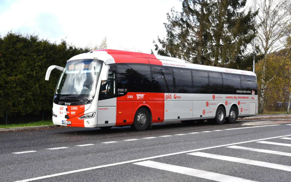 Lepší spojení Českolipska s Prahou a Šluknovskem. Linka 400 pojede od prosince častěji a velkými autobusy