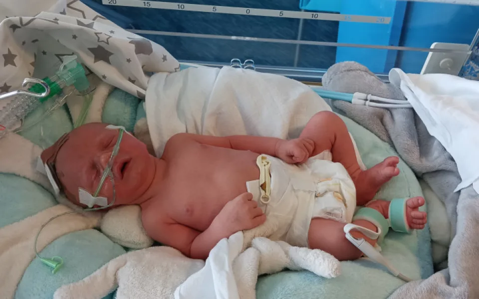Vdechl plodovou vodu a prodělal tracheostomii. Půlroční Jiříček teď potřebuje speciální péči