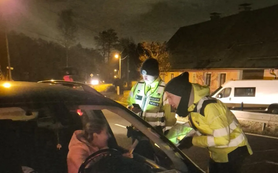 Během dopravní akce Mikuláš zkontrolovali policisté 438 řidičů. Za přestupky dávali pokuty, vzorní řidiči získali deskovou hru