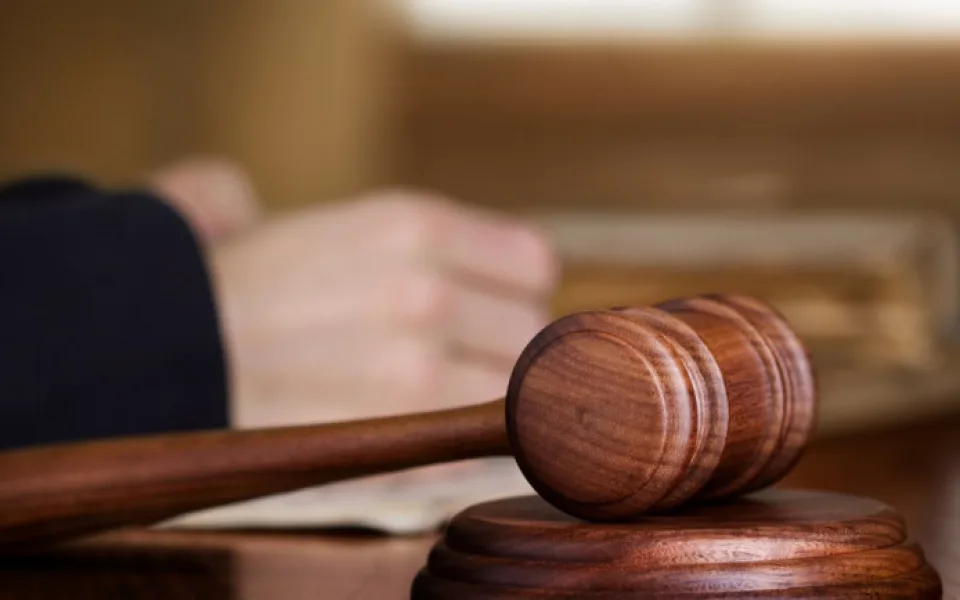 Za znásilnění dětí si muž z Liberce odpyká 15 let, Ústavní soud jeho stížnost odmítl