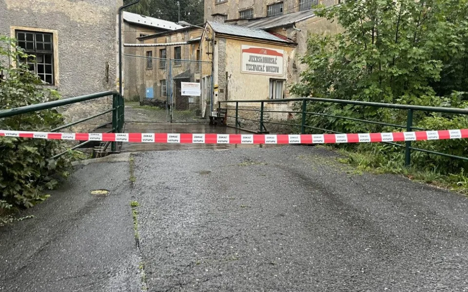 Jizerskohorské muzeum má po povodni podemleté základy, peníze shání ve sbírce