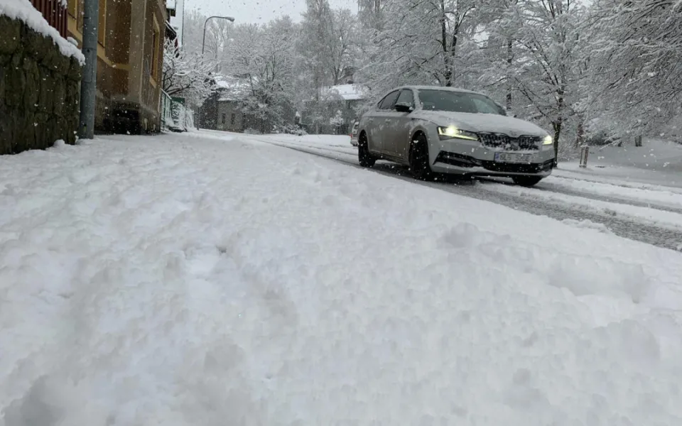 O víkendu vydrží zima. Meteorologové slibují sníh i mráz