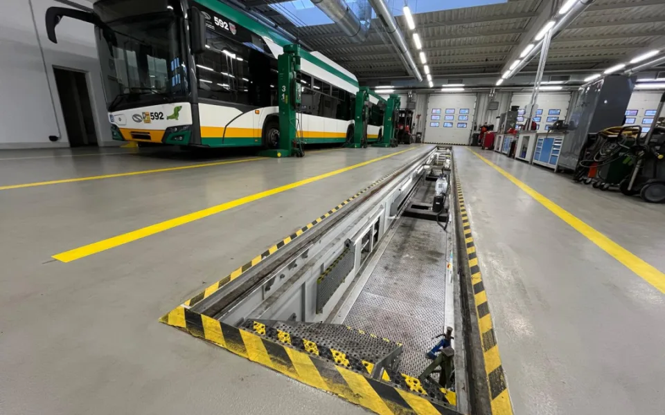 Dopravní podnik má novou halu na údržbu autobusů za 110 milionů korun