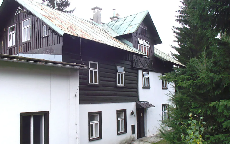 Bývalý penzion v Harrachově stát v aukci neprodal, nebyl žádný zájemce