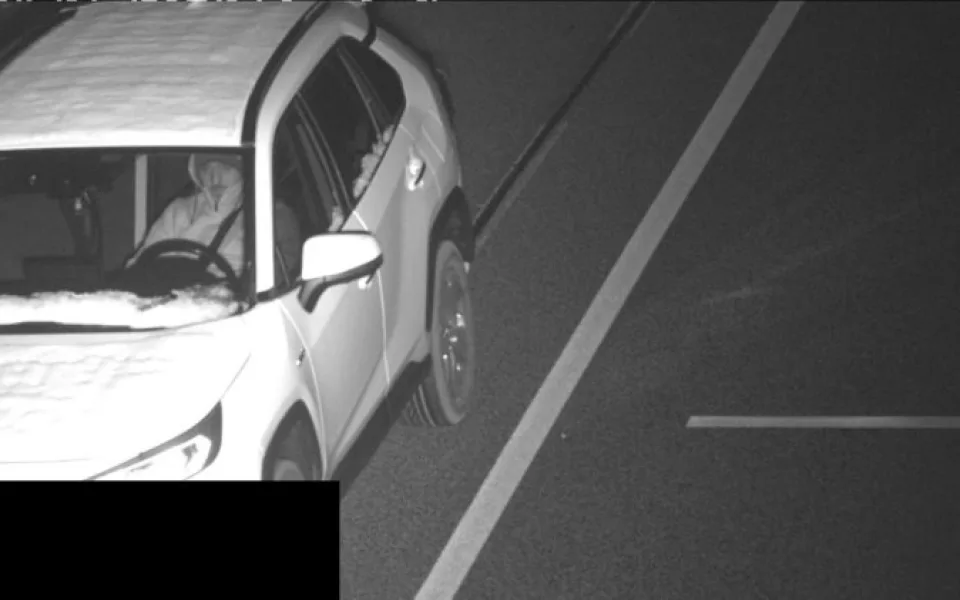 Auto ukradené v Jablonci vyfotila bezpečnostní kamera. Policie hledá řidiče