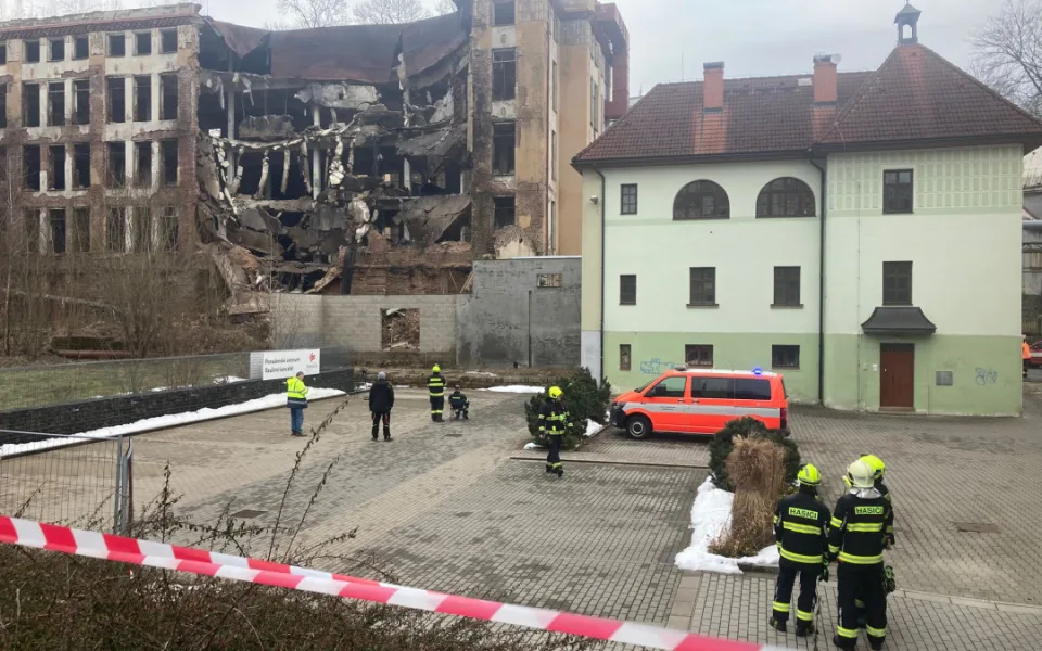 V Liberci se v areálu bývalé Textilany částečně zřítila budova někdejší tkalcovny