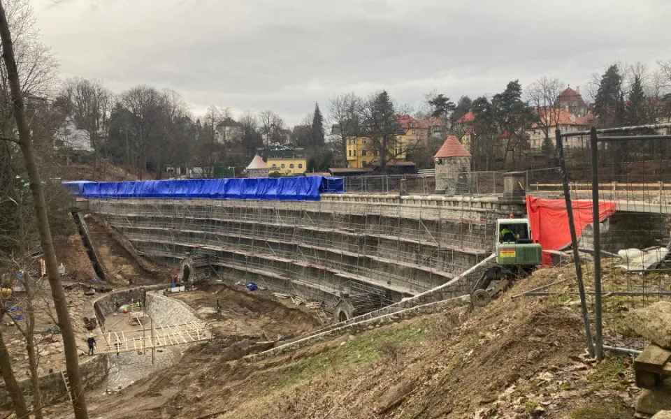 Rekonstrukce přehrady v Liberci by měla skončit v závěru roku, bude dražší