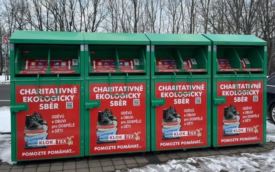 Kontejnery na sběr nepotřebného textilu mění v Liberci barvu. Nově budou zelené