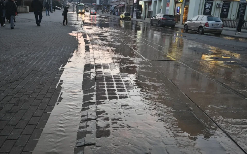 Třídou prvního máje v Liberci se valila voda, havárii už vodárenská společnost opravila