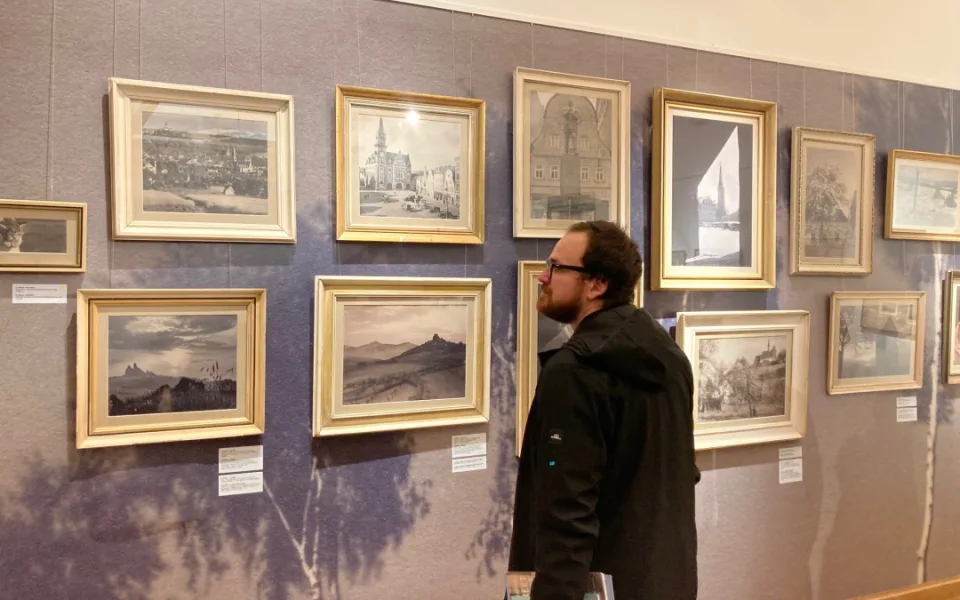 Jako pohlazení po duši. Liberecké muzeum vystavuje pohlednice krajiny a přírody špičkového meziválečného fotografa