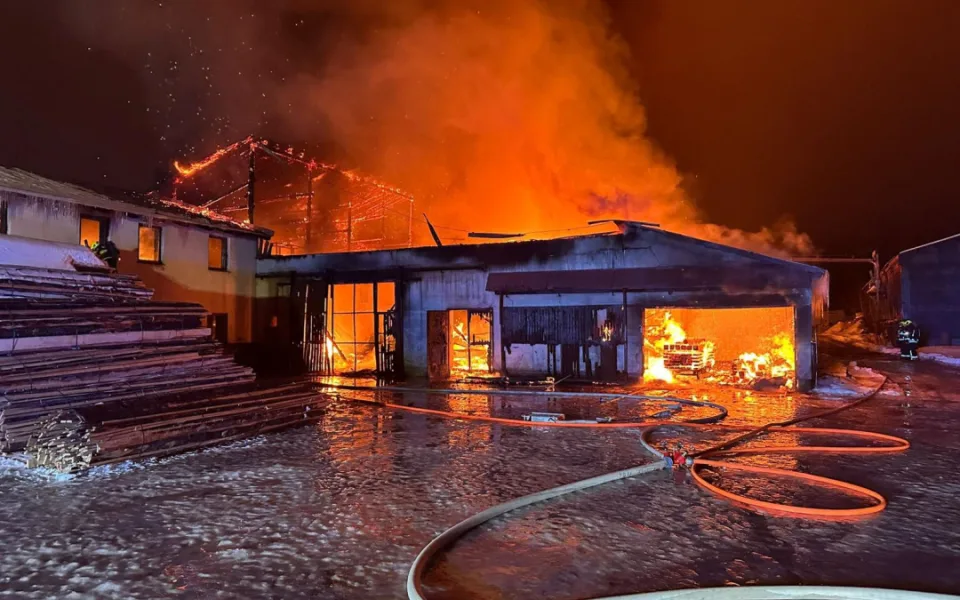 Hasiči zasahovali v roce 2024 častěji, dopravních nehod ale bylo ale oproti předchozímu roku méně