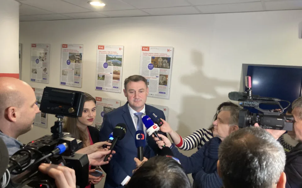 Martin Půta zůstává hejtmanem, v tajném hlasování pro jeho odvolání nehlasovala nadpoloviční většina zastupitelů