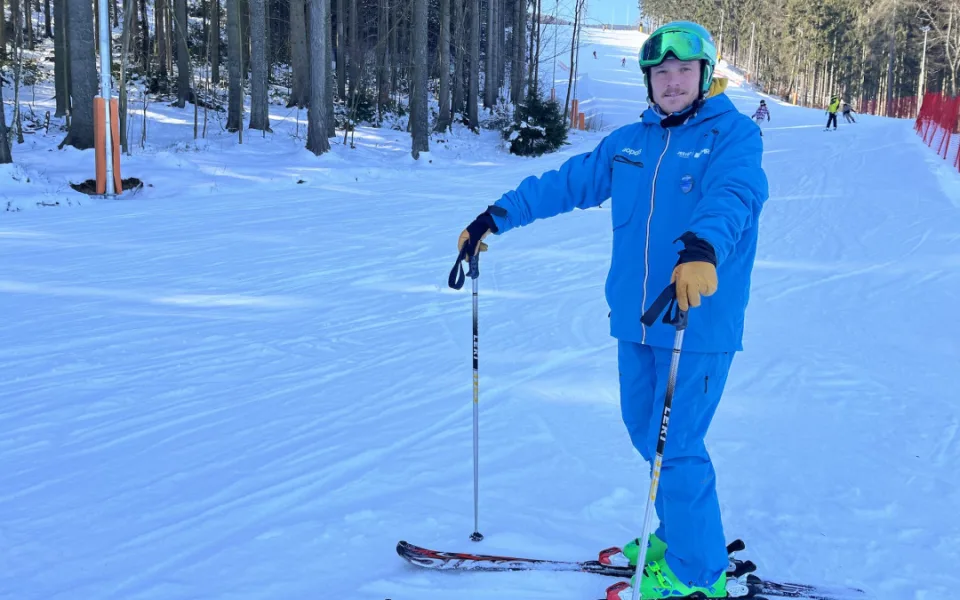 Při lyžování je potřeba pochopit, co se přitom v těle odehrává, říká Michal Novák, šéfinstruktor Ještěd Ski School