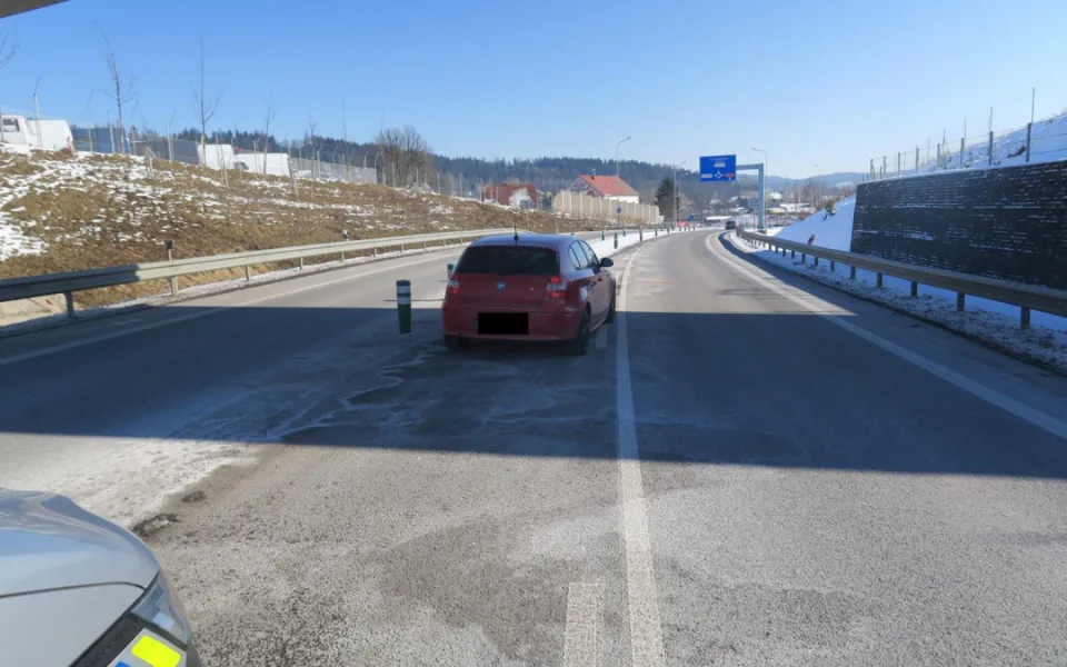 Policie hledá svědky nehody z minulého týdne, ke které došlo na příjezdu do Jablonce v Lukášově