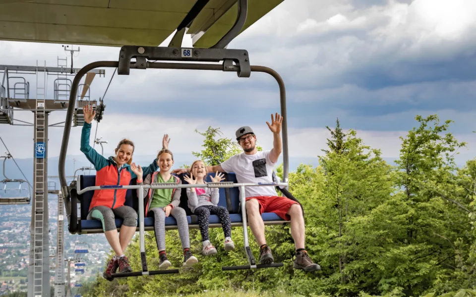 Předprodej oblíbených WALK &amp; BIKE sezónek právě začal. Přes půl roku můžete na Ještědu jezdit lanovkou už od 370 Kč.