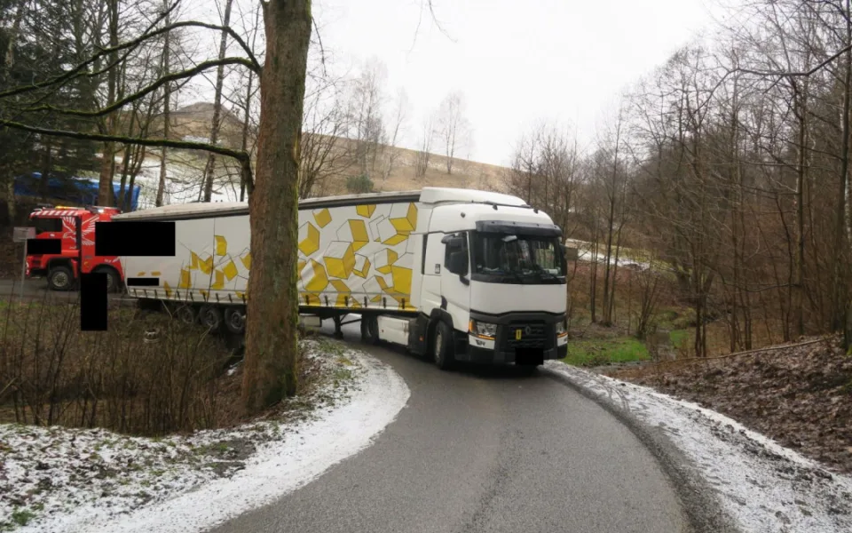 Řidič kamionu, který v sobotu ráno havaroval na Rádle, nadýchal 1,34 promile