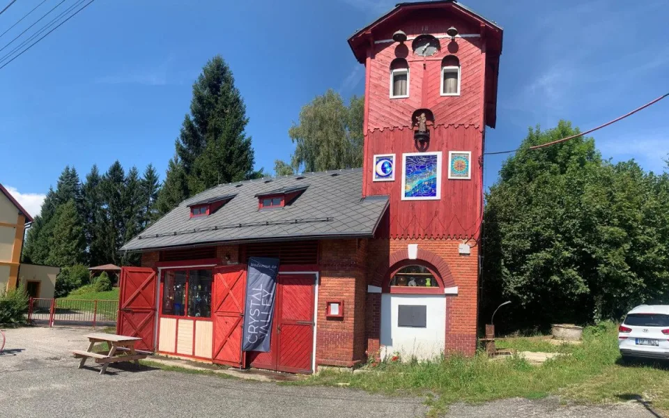 Orloj Martina Chaloupky se přestěhoval z Kryštofova Údolí do Žibřidic. Chystá se jeho zprovoznění