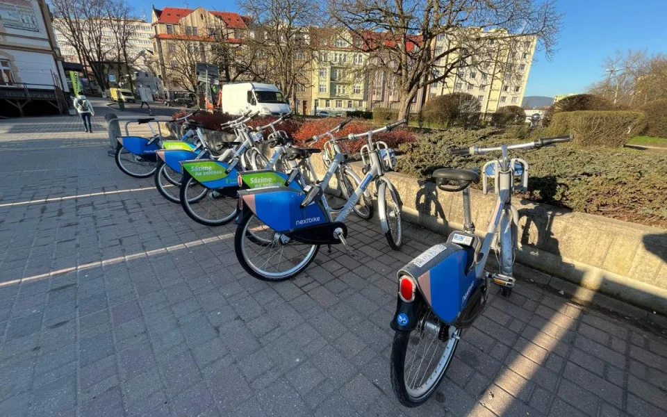 Ve městě už jsou opět sdílená kola. Výpůjčka zdarma se prodloužila na půlhodinu