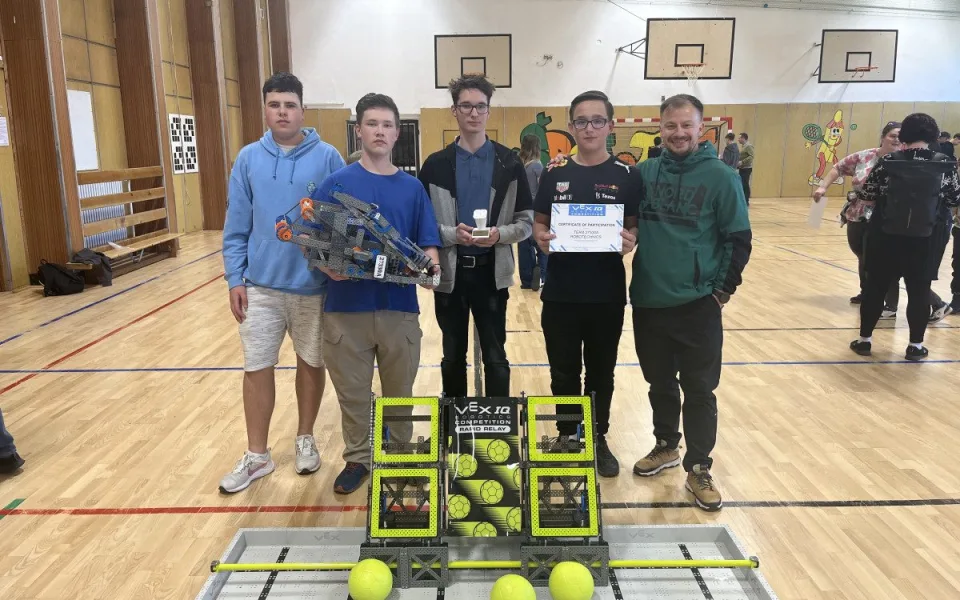 Zlato pro českolipský tým robotiky ze základní školy Špičák. Jejich robot zvládl střelbu na terč nejlépe ze všech