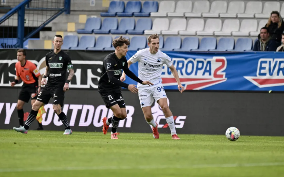 Slovan nezvládl utkání s Karvinou, pohrál 2:3. Skupinu o titul si nezahraje