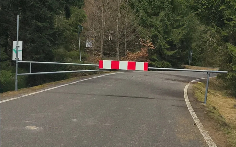 Silnice kolem přehrady Souš v Jizerských horách se motoristům otevře v pátek