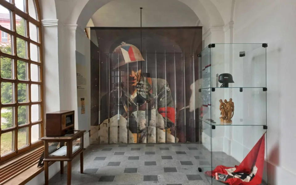 Výstava v České Lípě ukazuje, jak se v čase měnil výklad konce II. světové