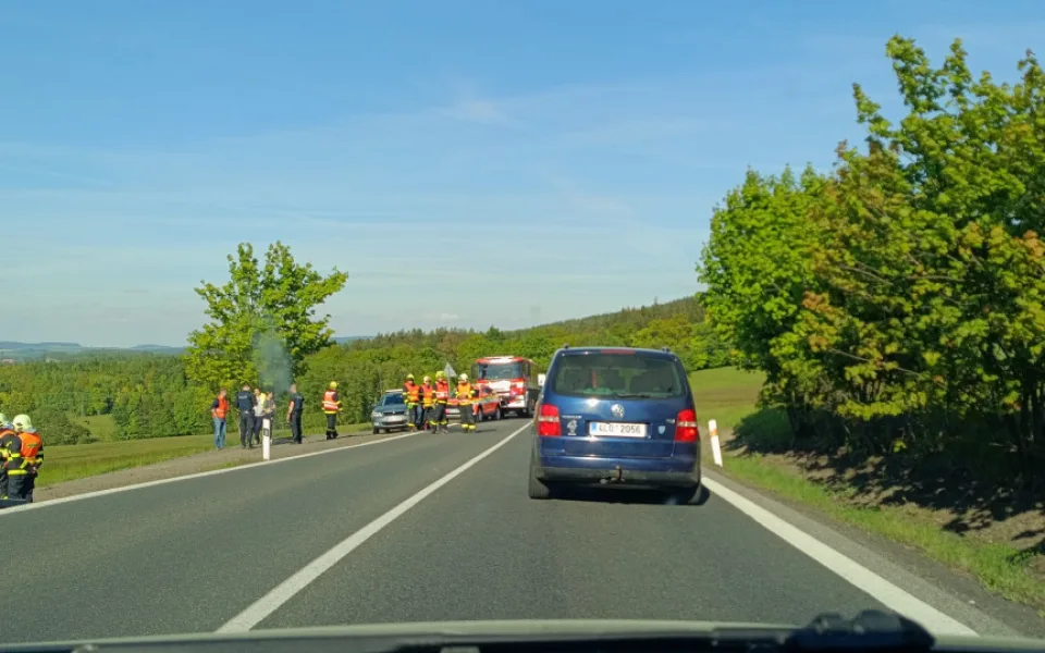 U Dětřichova havaroval při vzletu paraglidista, spadl z pěti metrů na silnici