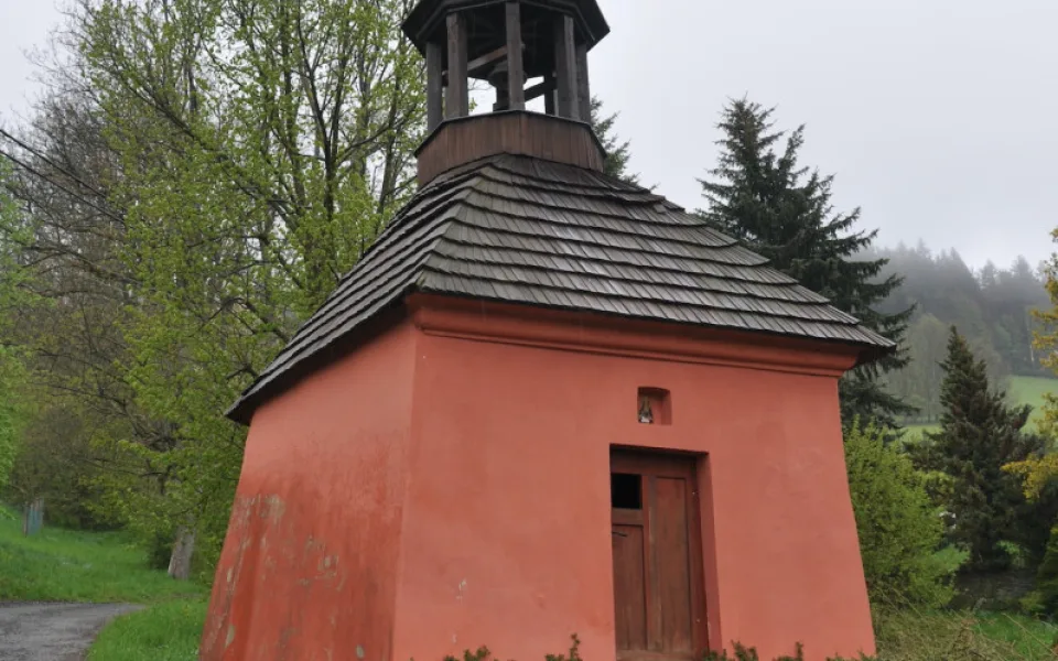 Kaple, kříž i boží muka. Památkový fond Libereckého kraje doplnily tři sakrální památky
