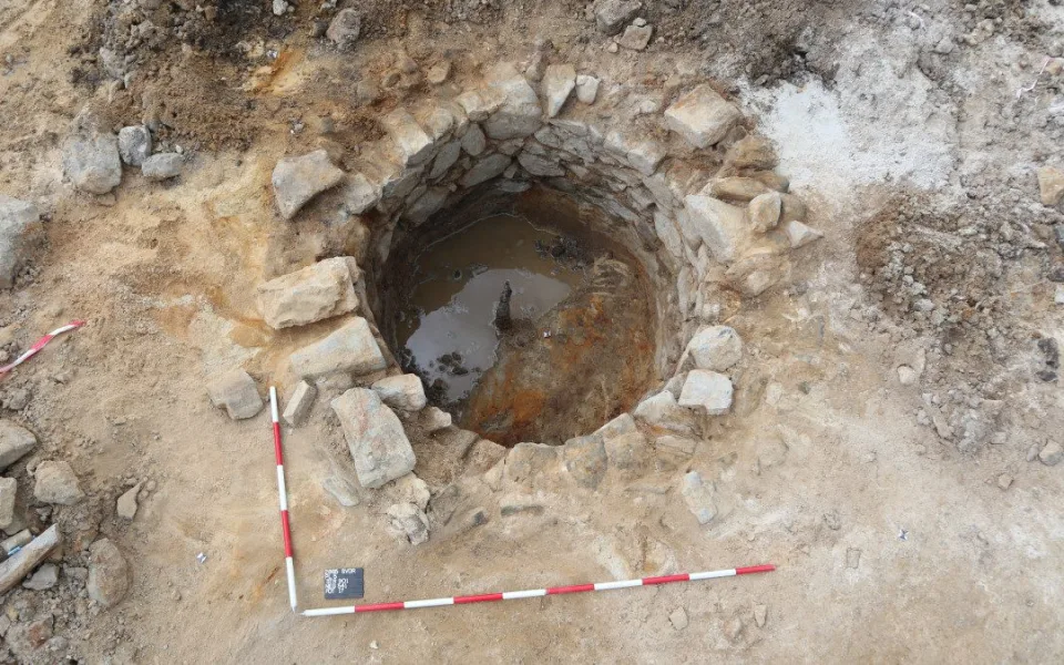 Na nově budovaném obchvatu Svoru našli archeologové vlčí jámu, tedy past na vlky