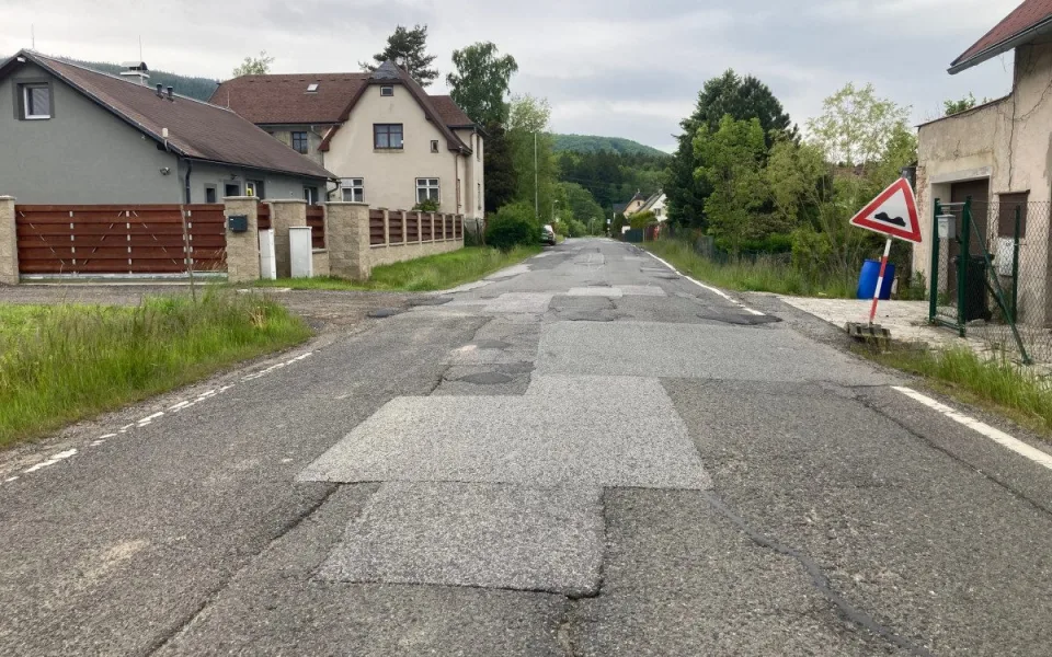 Nejrozbitější městská silnice v Liberci, ulice Karlovská, se dočká kompletní opravy