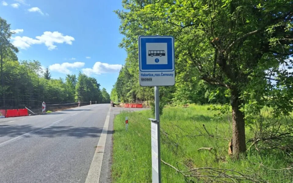 Dopravu na silnici I/13 omezí u Habartic na 3 měsíce stavba autobusových zálivů