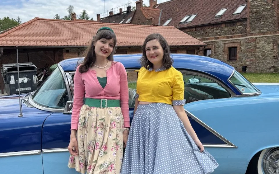 Pin-up přehlídka šatů a klobouků vrátí do Liberce eleganci