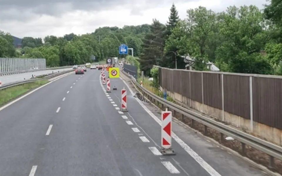 Sjezd z rychlostní silnice v Liberci u Makra na Dlouhý Most je do středy uzavřen