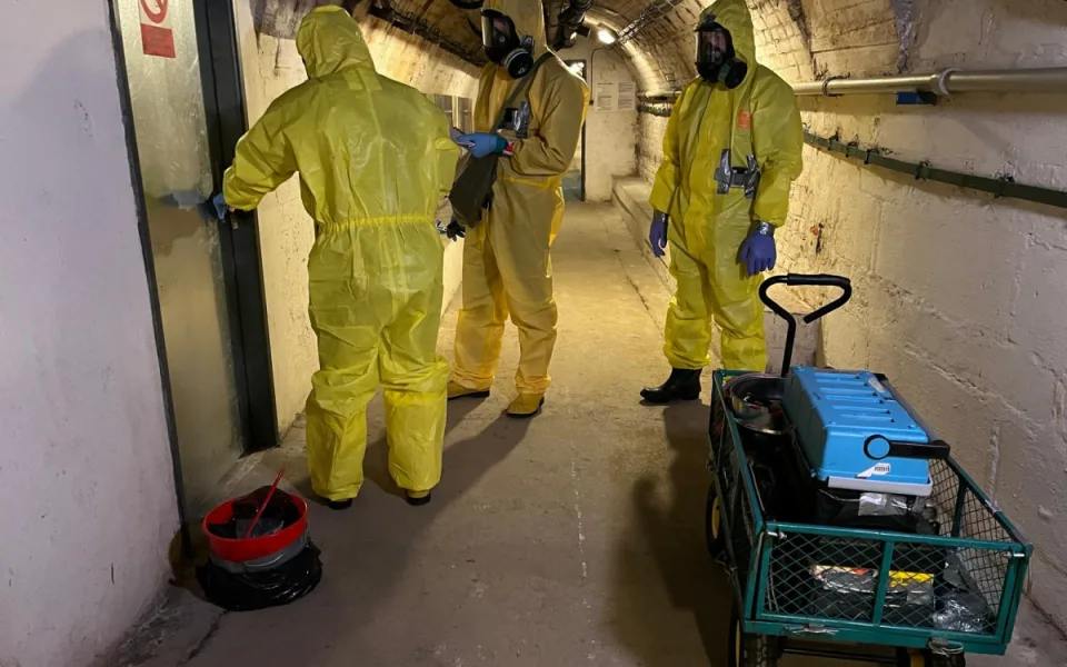 Nebezpečná militantní skupina s centrem v krytu pod Sokolákem. V Liberci cvičí pluk chemiků