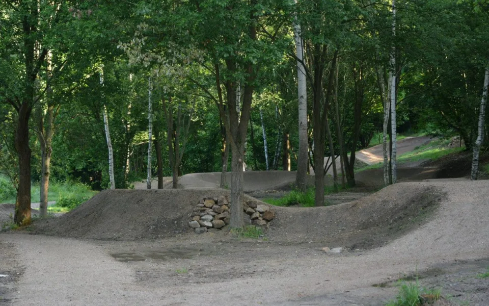 Jablonec otevřel pod bazénem nový bikepark, dostal jméno Čilák