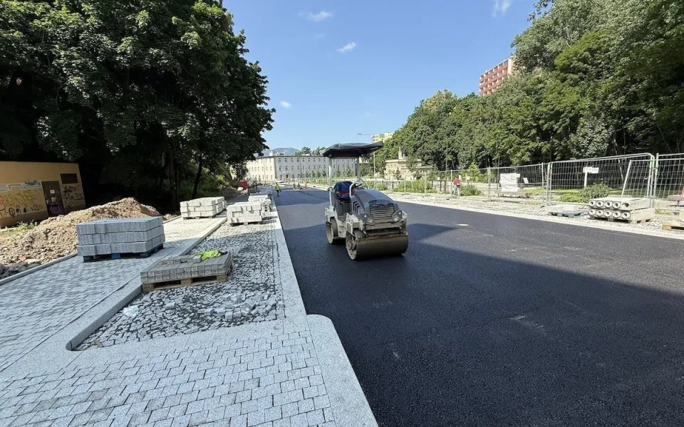 Výstavba silnice Nová Pastýřská v Liberci má zpoždění, potrvá do konce léta