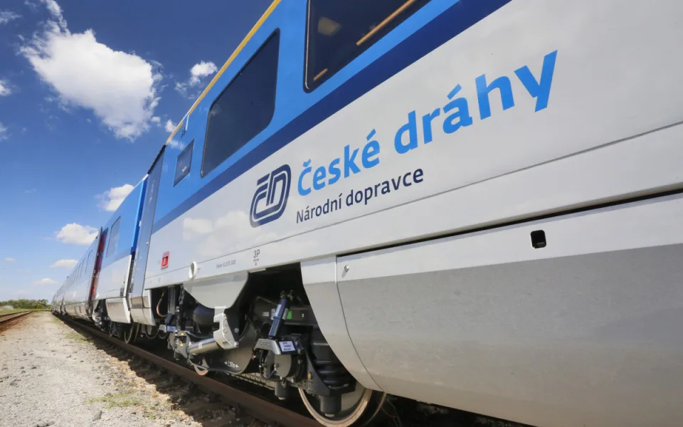 České dráhy posilují spoje na začátek prázdnin. Doporučují rezervace