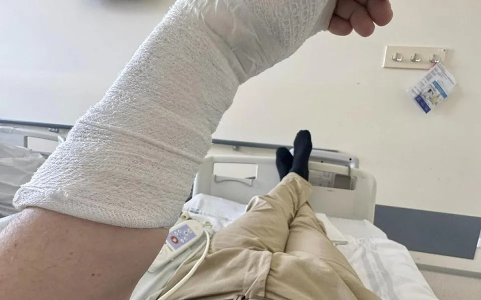 Hejtman Půta v nemocnici. Upadl na ulici a nadvakrát si zlomil ruku