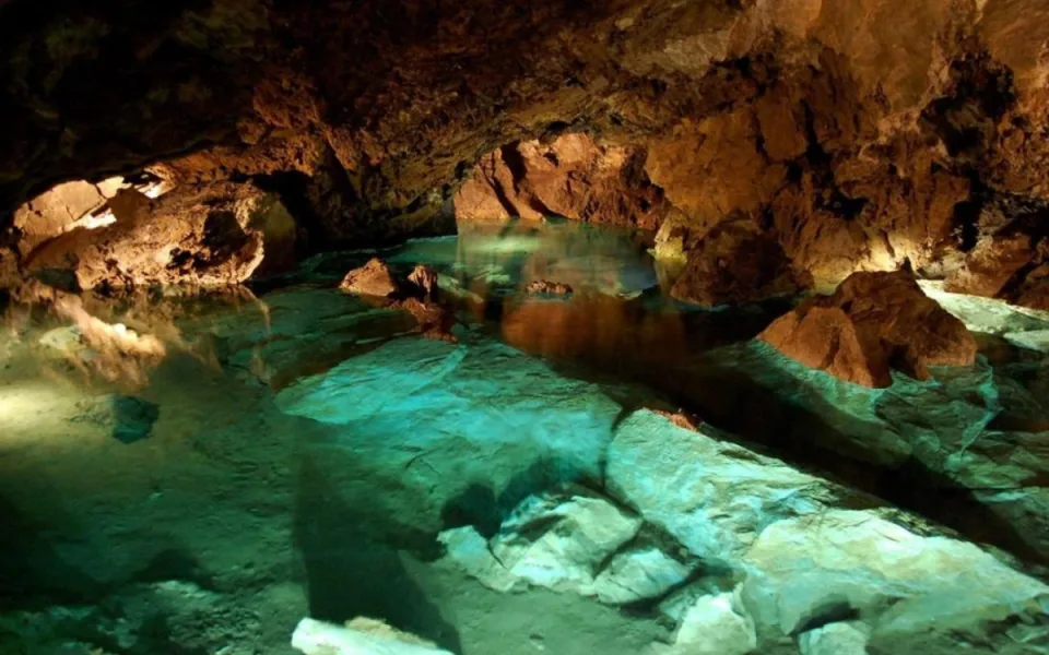 Bozkovské dolomitové jeskyně v Bozkově u Semil
