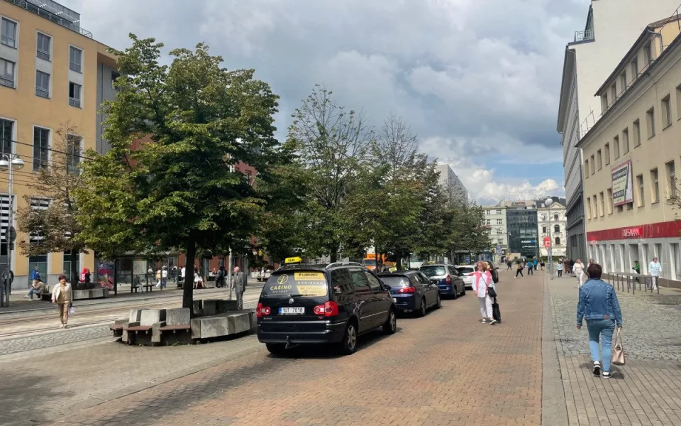Stanoviště taxi na Fügnerově ulici v Liberci