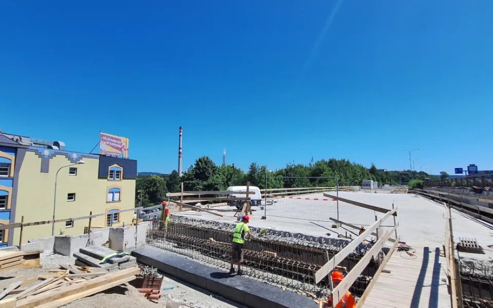 Vícepráce na mostu u Babylonu. Práce na průtahu Libercem se prodlouží