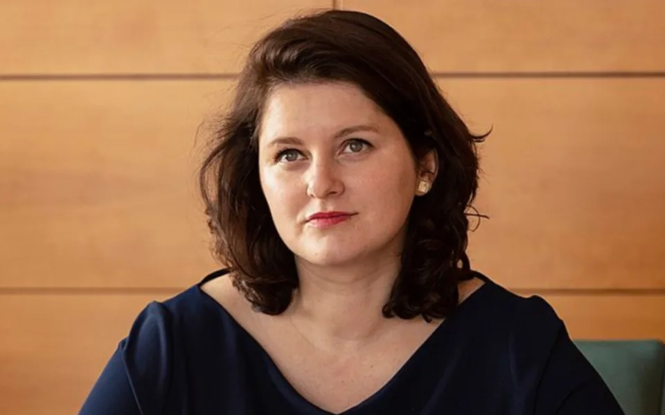 KOMENTÁŘ: Maláčová: Volný pád, nebo Sbal prachy a vypadni?