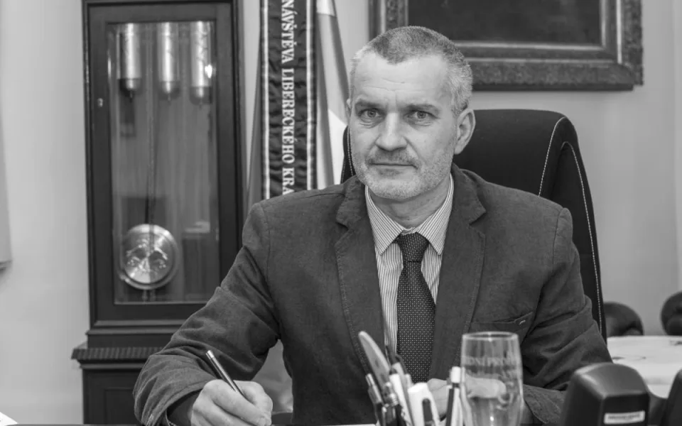 Ve věku nedožitých 60 let zemřel dlouholetý starosta Tanvaldu Vladimír Vyhnálek