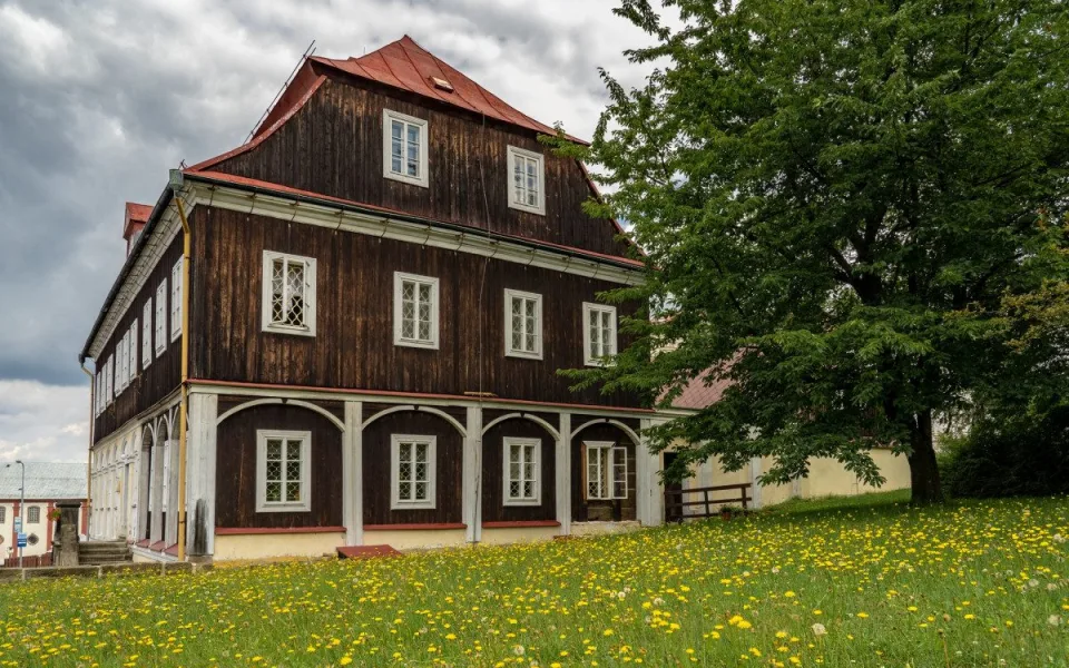 TIP NA VÝLET: Vydejte se za podstávkovými domy Lužických hor