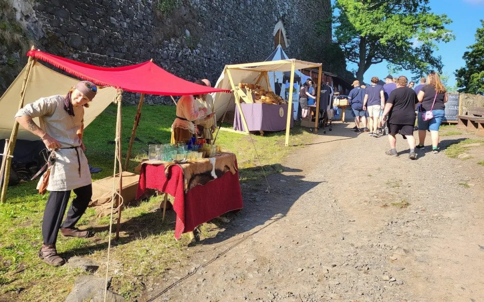 Počasí jim přeje. Státní hrady a zámky v kraji mají zatím nejvyšší návštěvnost za šest let