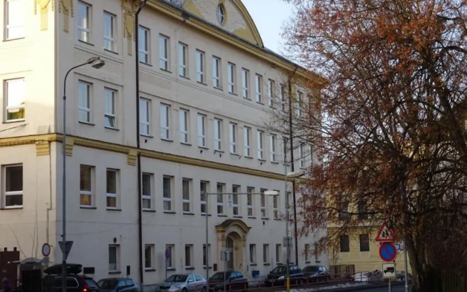 Oprava ZŠ 5. května v Jablonci skončí v říjnu. Děti a učitelé se vrátí už v polovině září