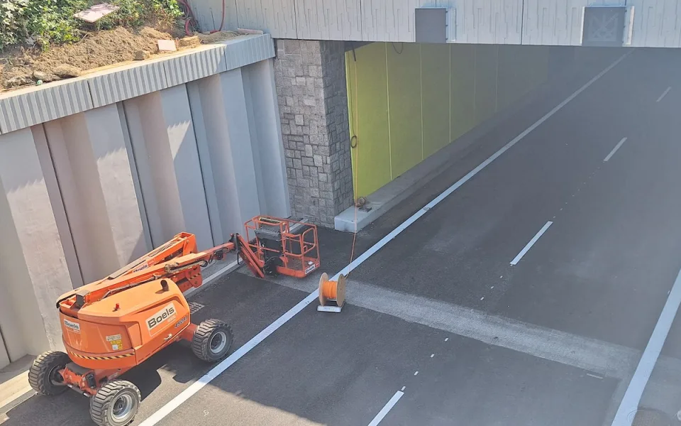 Řidiči pojedou od soboty po opravené části tunelu, práce se přesunou do druhého směru