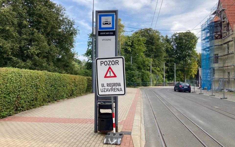 Tramvaje začnou k zoo v Liberci jezdit od pondělí, silnice zůstane uzavřená