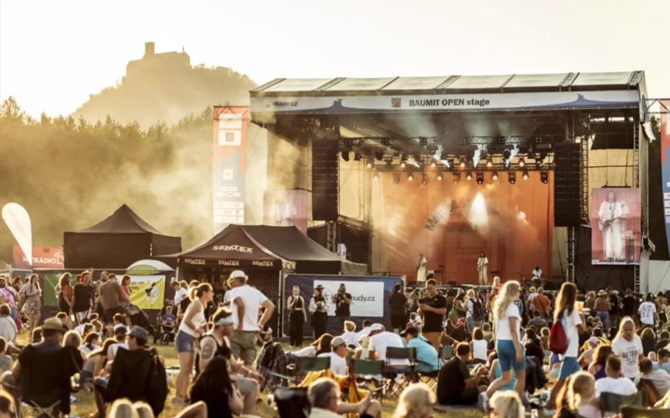 Festival Hrady CZ dorazil pod Bezděz. Láká na Kabáty, Krajča či Visací zámek